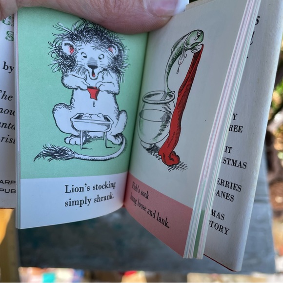 Vintage Christmas Nutshell Library by Hillary Knight 1963 Set of 4 Mini Books - Picture 4 of 10